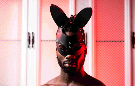 Bad Bunny (Máscara de Conejo de Cuero PU Negra, Talla Única)