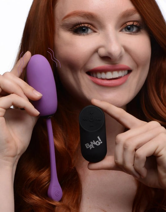 Placer Silencioso (Bang! 28X Huevo Vibrador Aterciopelado y Control Remoto Morado)